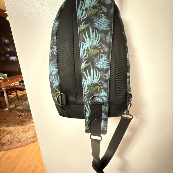 Sipsey Wilder Sling Style Backpack - Picture 6 of 9